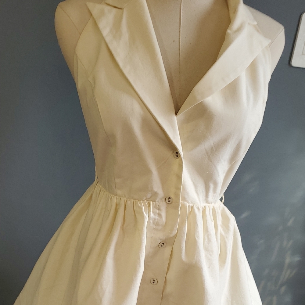 Main Strip Elegant Cream Dress   Size M - Picture 9 of 13